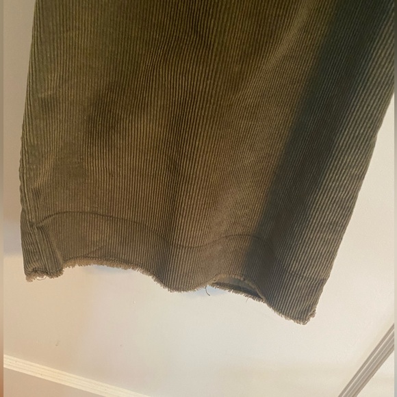 (SOLD) Bella Dahl olive-green corduroy cropped wide-legged overalls, medium. - Picture 2 of 4